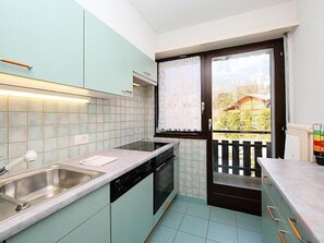 Réfrigérateur, four, lave-vaisselle, grille-pain