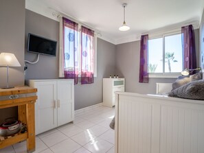 1 chambre, fer et planche Ă repasser, accĂšs Internet