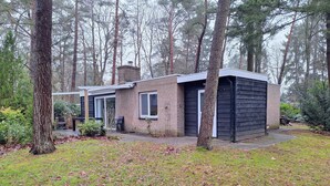 A modern house with a brick exterior, a small attached garage, and a well-maintained lawn. - Vacation home 4L by Interhome (Lochem)