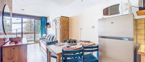 Réfrigérateur, micro-ondes, four, lave-vaisselle