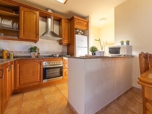 Fridge, microwave, oven, highchair - Vacation home Teresa by Interhome (Deltebre)