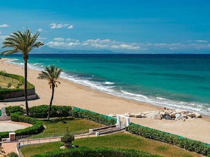 Una spiaggia nelle vicinanze