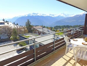Outdoor dining - Jeanne D'Arc Apt. H-58 by Interhome (Crans-Montana)