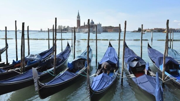 Gondolas docked at a Venetian canal with a historic building in the background. - Apartment Iris by Interhome (Venezia Giudecca)
