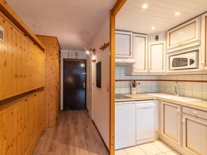 Refrigerador, microondas, lavavajillas y tostadora 