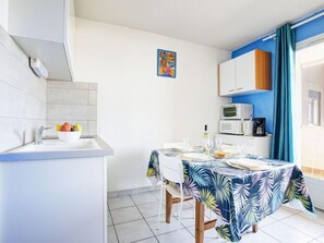 Fridge, microwave, oven, cookware/dishes/utensils
