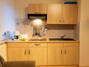 Kühlschrank, Mikrowelle, Toaster, Hochstuhl