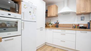 Réfrigérateur, micro-ondes, four, lave-vaisselle