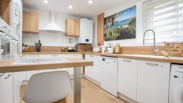 Réfrigérateur, micro-ondes, four, lave-vaisselle