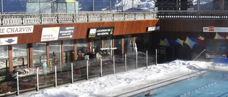 Een verwarmd zwembad