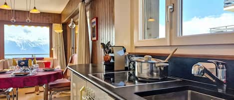 Réfrigérateur, four, lave-vaisselle