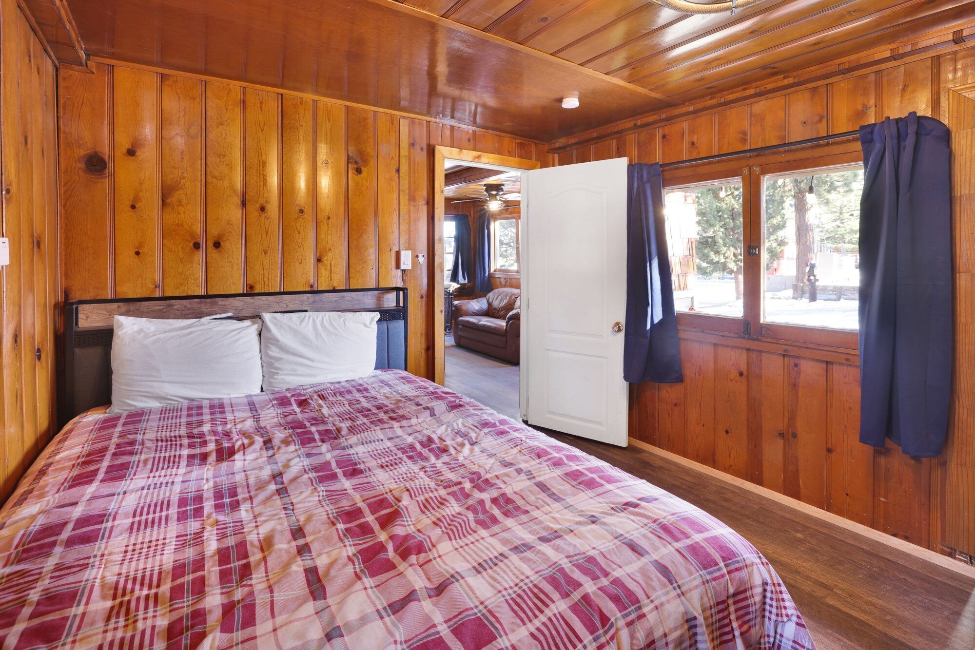 Cabin, Multiple Beds, Hot Tub, Mountain View (104) | 2 bedrooms, individually decorated, individually furnished, bed sheets