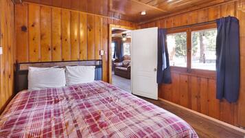 Cabin, Multiple Beds, Hot Tub, Mountain View (104) | 2 bedrooms, individually decorated, individually furnished, bed sheets
