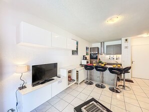 Refrigerador, microondas, horno y lavavajillas 