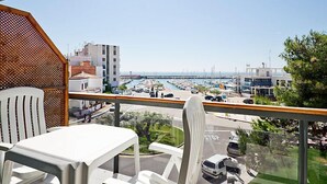 A balcony with a view of a marina and buildings. - Edificio Nautic by Interhome (L'Ampolla)