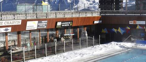 Een verwarmd zwembad