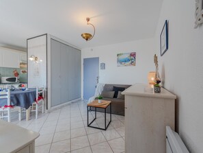 TV - Soleil Levant 1 et 2 by Interhome (Le Barcarès)