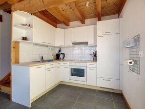 Kühlschrank, Ofen, Geschirrspüler, Kochgeschirr/Geschirr/Besteck