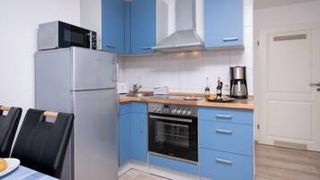 Kühlschrank, Mikrowelle, Ofen, Toaster