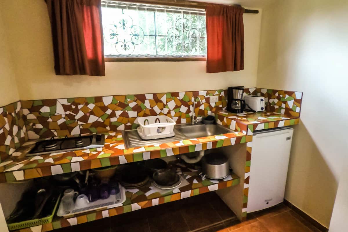 comfort bungalow, multiple beds, kitchenette, garden view | private kitchenette