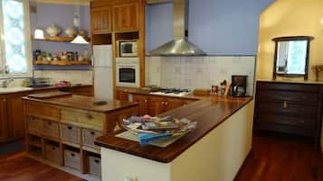 Réfrigérateur, micro-ondes, four, lave-vaisselle