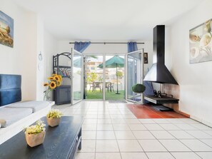 TV - Currican by Interhome (Empuriabrava)