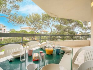 Outdoor dining - Le Grand Parc by Interhome (Saint Aygulf)