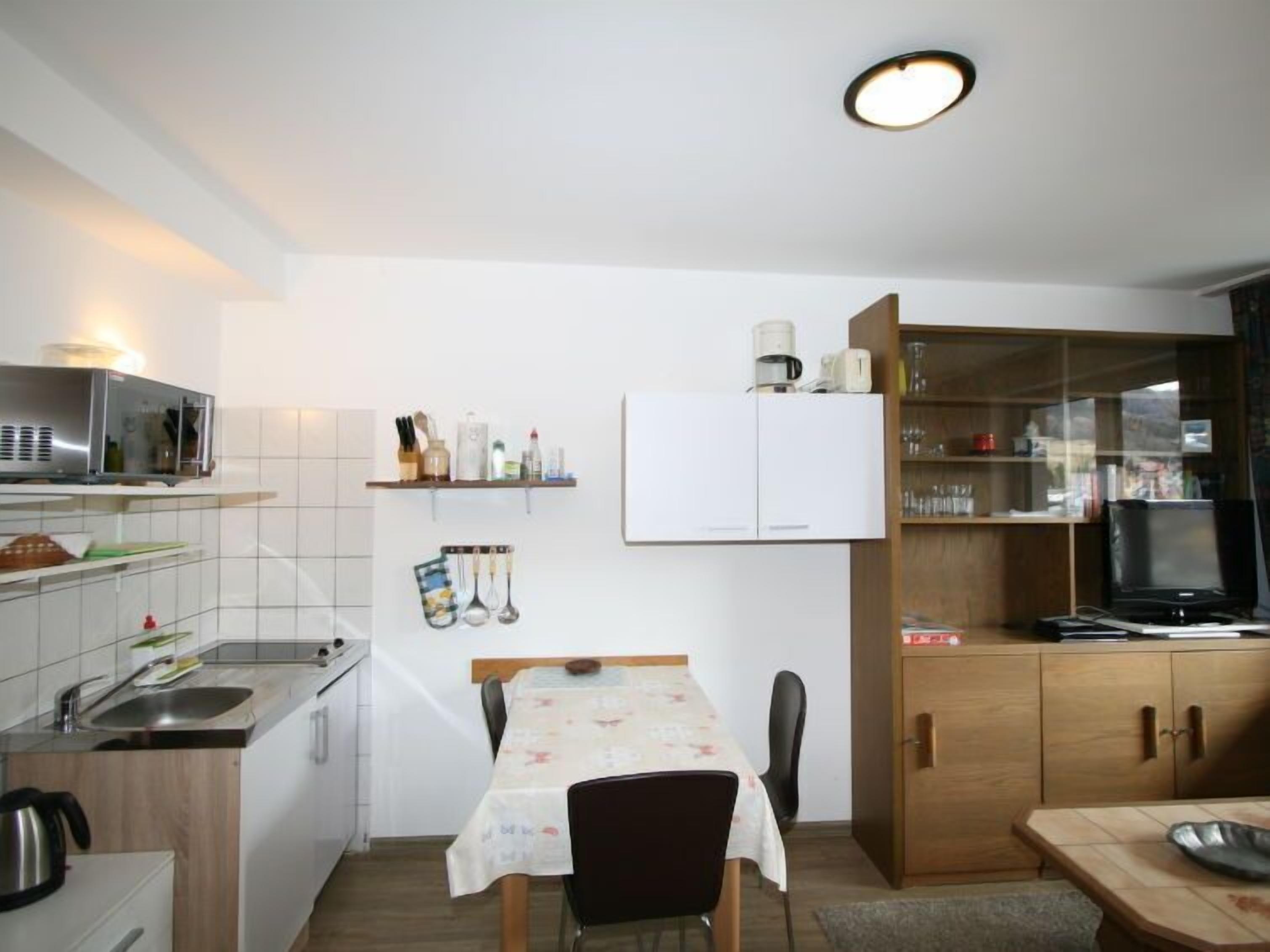 Kühlschrank, Mikrowelle, Ofen, Toaster