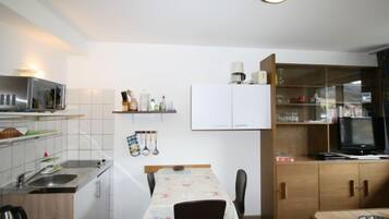 Kühlschrank, Mikrowelle, Ofen, Toaster