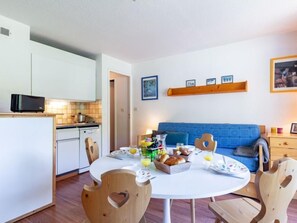 Dining - Vostok Zodiaque by Interhome (Le Corbier)