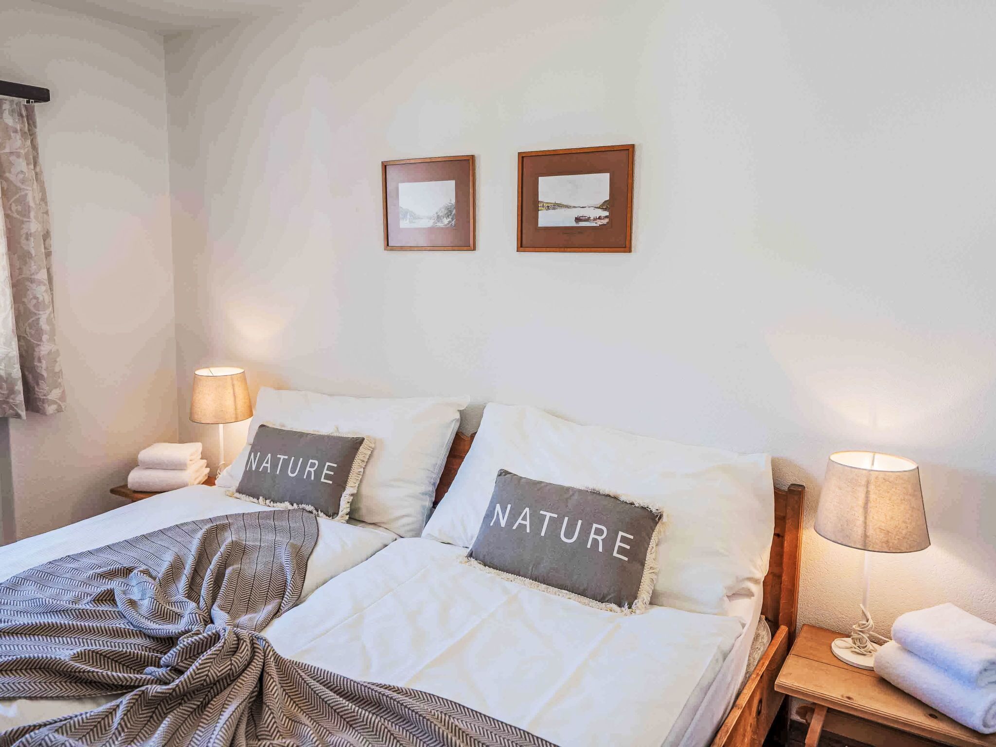 3 bedrooms, desk, iron/ironing board, free internet