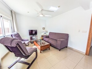 TV - Apartment Giner by Interhome (Benidorm)