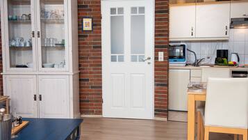 Fridge, oven, dishwasher, toaster