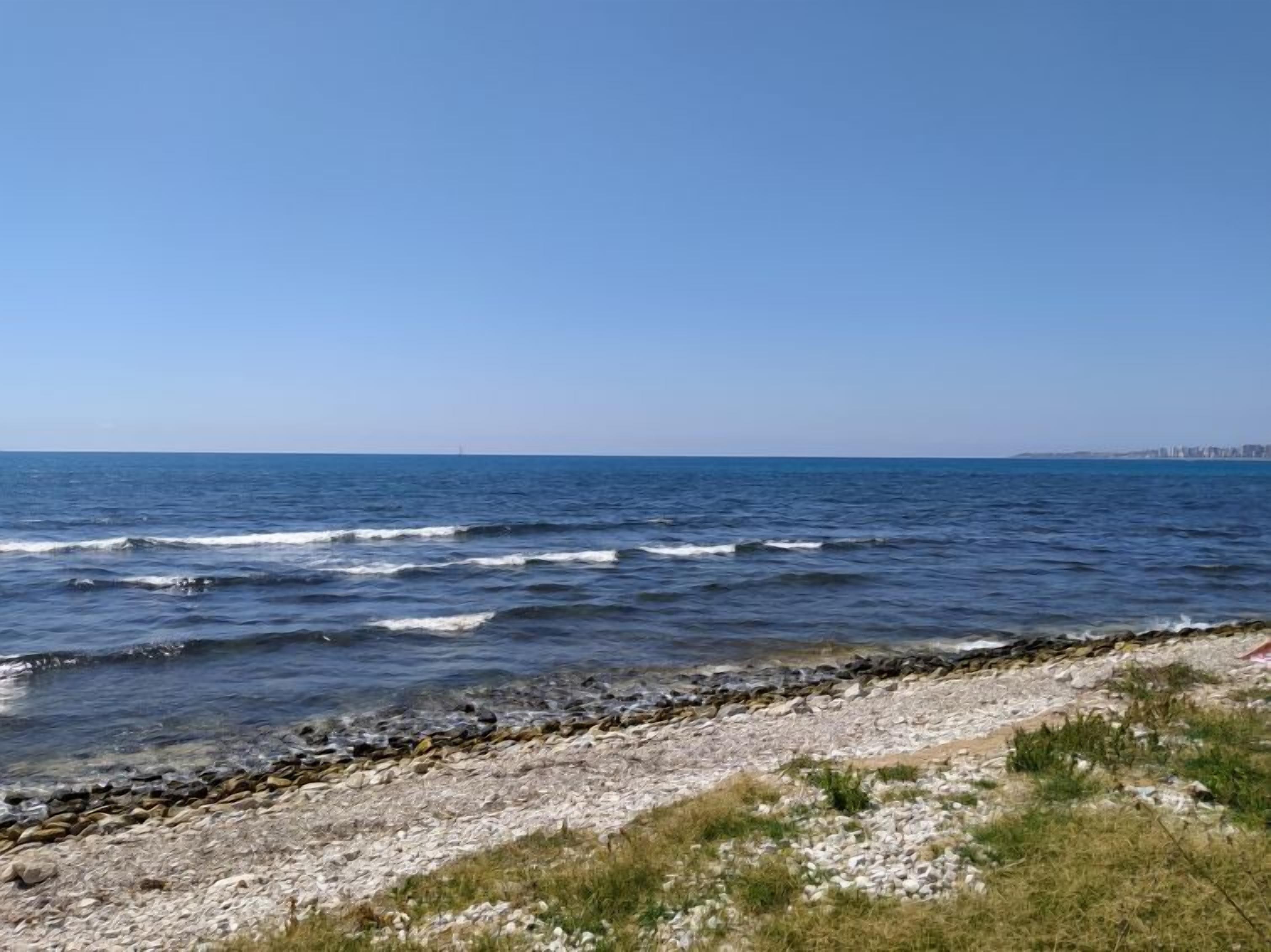 Una spiaggia nelle vicinanze