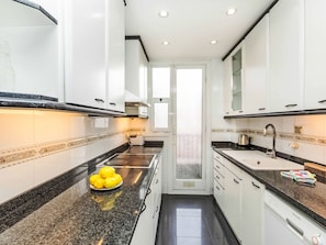 Réfrigérateur, micro-ondes, four, lave-vaisselle