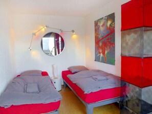 2 bedrooms, iron/ironing board, Internet
