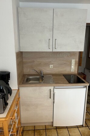 Kühlschrank, Ofen, Toaster, Hochstuhl