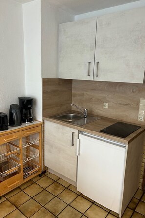 KĂŒhlschrank, Ofen, Toaster, Hochstuhl