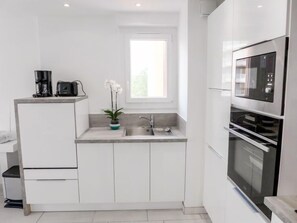 Fridge, microwave, oven, dishwasher