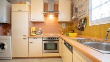 Réfrigérateur, micro-ondes, four, lave-vaisselle
