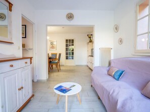 TV - Les Troenes by Interhome (Fréjus)