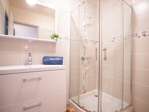 Bathroom - Les Louvans by Interhome (Saint Aygulf)