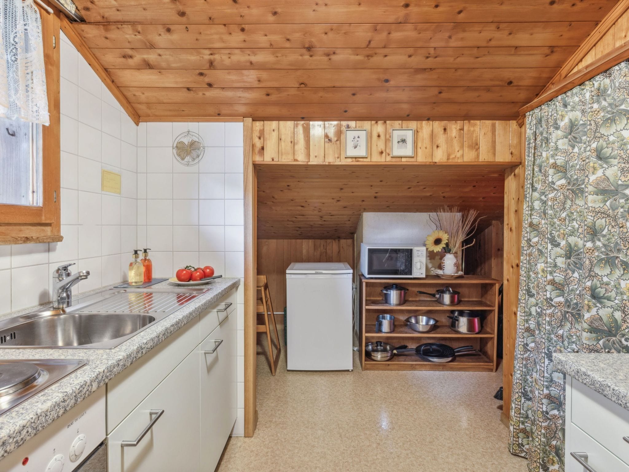 Réfrigérateur, micro-ondes, four, grille-pain