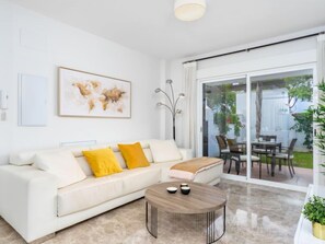 TV - Los Naranjos Singles by Interhome (Marbella)