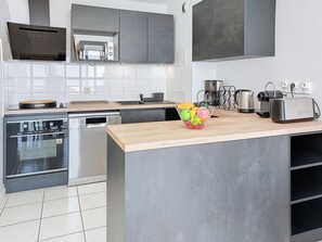 Réfrigérateur, micro-ondes, lave-vaisselle