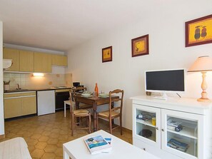Fridge, microwave, oven, toaster - La Croix du Sud by Interhome (Cavalaire)