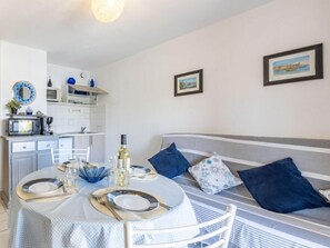 Dining - Les Roches Bleues by Interhome (Collioure)