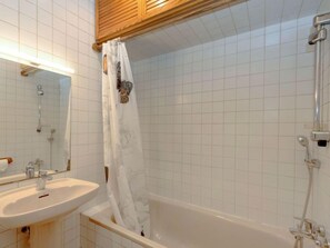 Towels - Eixample Esquerre Arago Rocafort by Interhome (Barcelona)