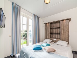 6 slaapkamers, een bureau, internet