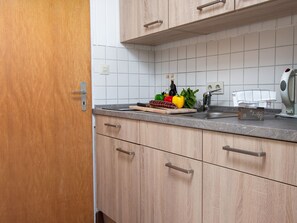 Kühlschrank, Mikrowelle, Geschirrspüler, Toaster